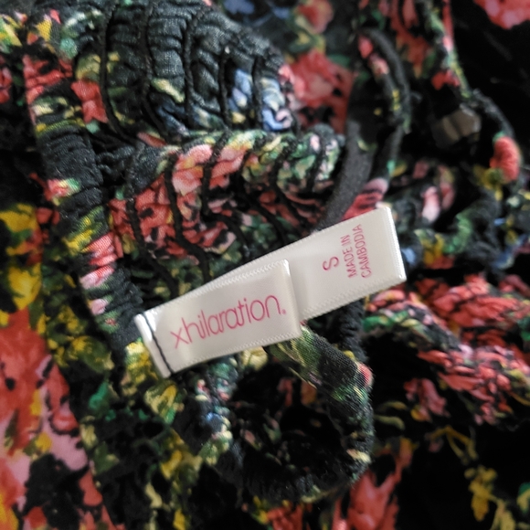 Floral Romper w/ Pockets - Picture 4 of 4